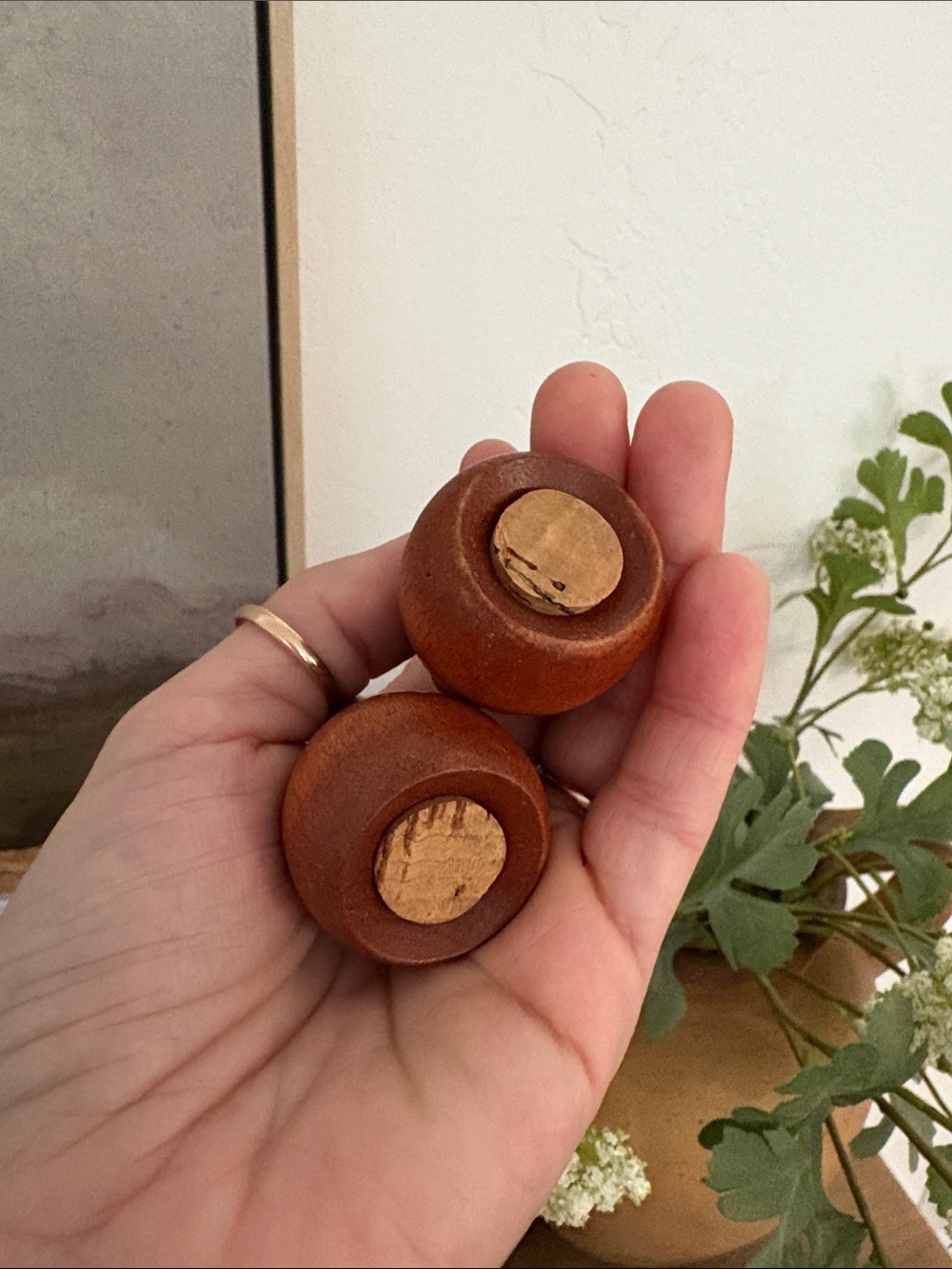 Vintage Wooden Pear Salt & Pepper Shakers Mini Fruit Kitchen Decor - Picture 6 of 8